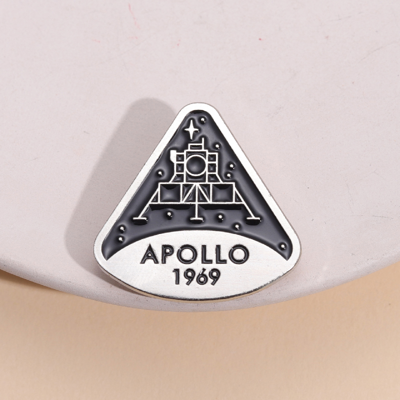 Vintage Fashion Research - Alfileres esmaltados de astronautas del programa
